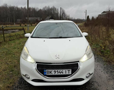 Белый Пежо 208, объемом двигателя 1.6 л и пробегом 300 тыс. км за 5300 $, фото 1 на Automoto.ua
