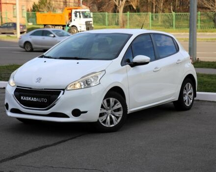 Белый Пежо 208, объемом двигателя 1.2 л и пробегом 93 тыс. км за 7800 $, фото 1 на Automoto.ua