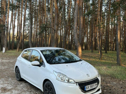 Пежо 208 2013 в Харькове на Automoto.ua Белый Пежо 208, объемом двигателя 1.2 л и пробегом 119 тыс. км за 6500 $, фото 1 на Automoto.ua