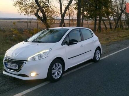 Пежо 208 2013 у Харкові на Automoto.ua Білий Пежо 208, об'ємом двигуна 1.2 л та пробігом 107 тис. км за 7650 $, фото 1 на Automoto.ua