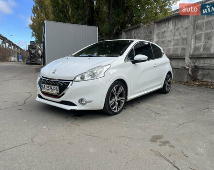 Пежо 208 2013 в Киеве на Automoto.ua Белый Пежо 208, объемом двигателя 1.6 л и пробегом 183 тыс. км за 7350 $, фото 1 на Automoto.ua