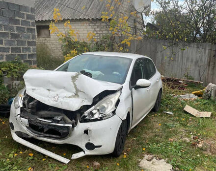 Белый Пежо 208, объемом двигателя 1.2 л и пробегом 120 тыс. км за 2500 $, фото 1 на Automoto.ua