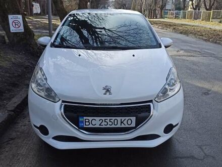 Пежо 208 2014 в Львове на Automoto.ua Белый Пежо 208, объемом двигателя 1.2 л и пробегом 128 тыс. км за 7999 $, фото 1 на Automoto.ua