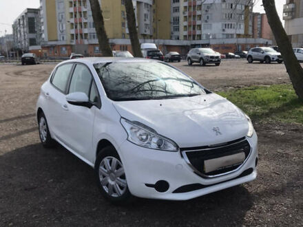 Белый Пежо 208, объемом двигателя 1.2 л и пробегом 85 тыс. км за 7600 $, фото 1 на Automoto.ua