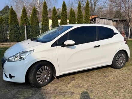 Пежо 208 2014 у Харкові на Automoto.ua Білий Пежо 208, об'ємом двигуна 1 л та пробігом 83 тис. км за 5800 $, фото 1 на Automoto.ua