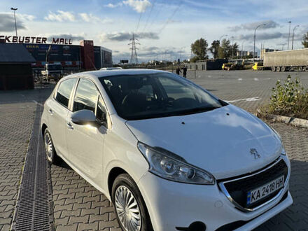 Белый Пежо 208, объемом двигателя 1.2 л и пробегом 105 тыс. км за 8200 $, фото 1 на Automoto.ua
