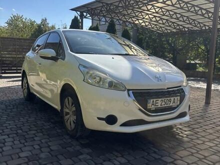 Білий Пежо 208, об'ємом двигуна 1.2 л та пробігом 120 тис. км за 8900 $, фото 1 на Automoto.ua