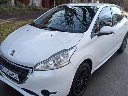 Пежо 208 2014 в Львове на Automoto.ua Белый Пежо 208, объемом двигателя 1.2 л и пробегом 133 тыс. км за 7900 $, фото 1 на Automoto.ua