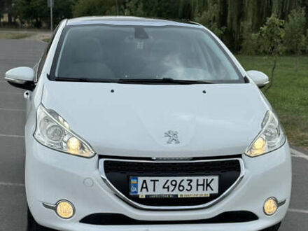 Пежо 208 2014 в Ивано-Франковске на Automoto.ua Белый Пежо 208, объемом двигателя 1.2 л и пробегом 93 тыс. км за 7500 $, фото 1 на Automoto.ua