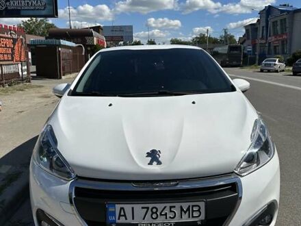 Пежо 208 2016 в Броварах на Automoto.ua Белый Пежо 208, объемом двигателя 1.2 л и пробегом 28 тыс. км за 11000 $, фото 1 на Automoto.ua