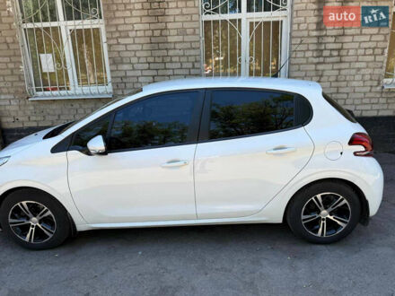Белый Пежо 208, объемом двигателя 1.2 л и пробегом 66 тыс. км за 9600 $, фото 1 на Automoto.ua