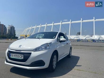 Пежо 208 2016 в Киеве на Automoto.ua Белый Пежо 208, объемом двигателя 1.2 л и пробегом 140 тыс. км за 6200 $, фото 1 на Automoto.ua