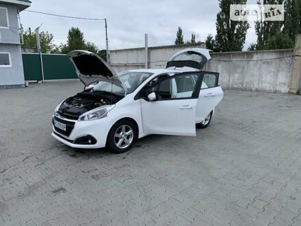 Пежо 208 2017 в Луцке на Automoto.ua Белый Пежо 208, объемом двигателя 1.6 л и пробегом 170 тыс. км за 8700 $, фото 1 на Automoto.ua