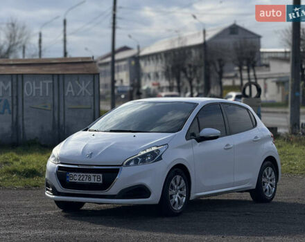Белый Пежо 208, объемом двигателя 1.2 л и пробегом 127 тыс. км за 6750 $, фото 1 на Automoto.ua