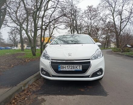 Белый Пежо 208, объемом двигателя 1.5 л и пробегом 84 тыс. км за 9400 $, фото 1 на Automoto.ua