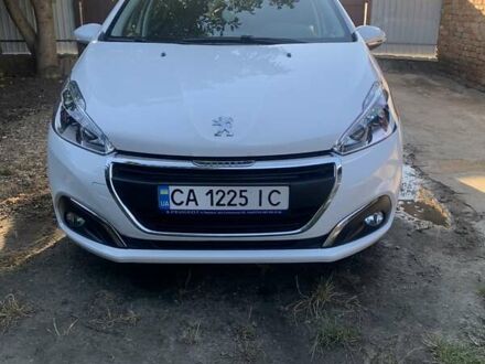 Белый Пежо 208, объемом двигателя 1.2 л и пробегом 28 тыс. км за 13000 $, фото 1 на Automoto.ua