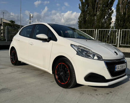Белый Пежо 208, объемом двигателя 1.2 л и пробегом 87 тыс. км за 9000 $, фото 1 на Automoto.ua