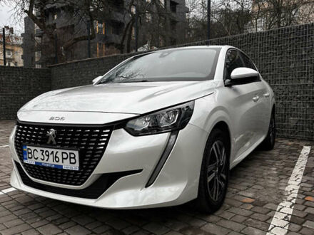 Белый Пежо 208, объемом двигателя 1.2 л и пробегом 20 тыс. км за 17500 $, фото 1 на Automoto.ua