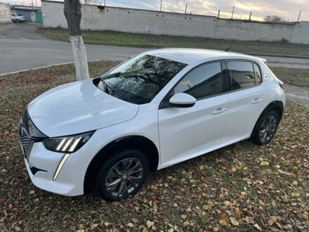Белый Пежо 208, объемом двигателя 0 л и пробегом 25 тыс. км за 14250 $, фото 1 на Automoto.ua