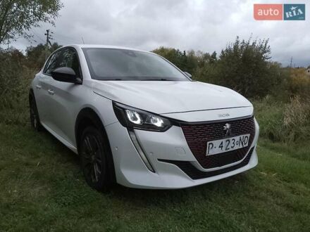 Белый Пежо 208, объемом двигателя 0 л и пробегом 67 тыс. км за 14390 $, фото 1 на Automoto.ua