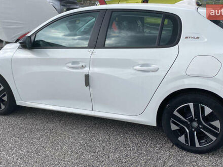 Белый Пежо 208, объемом двигателя 1.2 л и пробегом 2 тыс. км за 14500 $, фото 1 на Automoto.ua