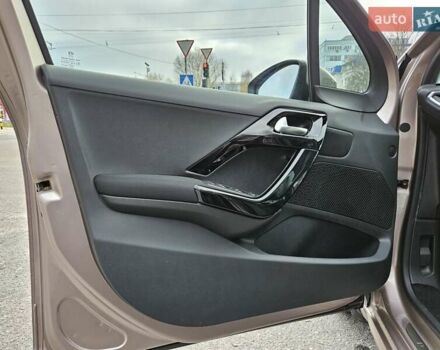 Бежевый Пежо 208, объемом двигателя 1.6 л и пробегом 50 тыс. км за 8900 $, фото 12 на Automoto.ua