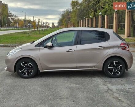 Бежевый Пежо 208, объемом двигателя 1.6 л и пробегом 50 тыс. км за 8900 $, фото 6 на Automoto.ua