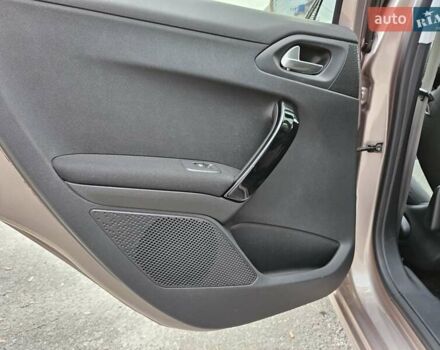 Бежевый Пежо 208, объемом двигателя 1.6 л и пробегом 50 тыс. км за 8900 $, фото 15 на Automoto.ua