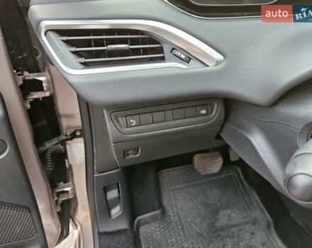 Бежевый Пежо 208, объемом двигателя 1.6 л и пробегом 50 тыс. км за 8900 $, фото 14 на Automoto.ua