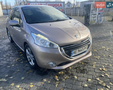 Бежевый Пежо 208, объемом двигателя 1.6 л и пробегом 125 тыс. км за 7700 $, фото 6 на Automoto.ua