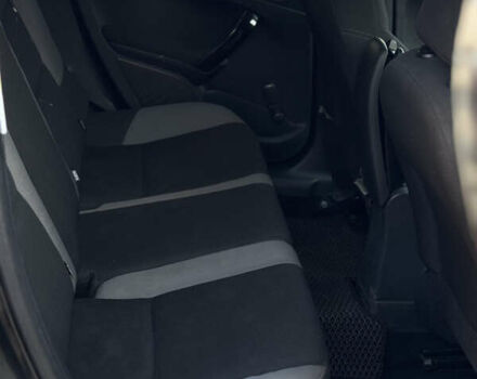 Чорний Пежо 208, об'ємом двигуна 1.4 л та пробігом 228 тис. км за 6300 $, фото 4 на Automoto.ua