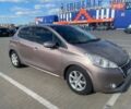 Красный Пежо 208, объемом двигателя 1.2 л и пробегом 42 тыс. км за 9000 $, фото 1 на Automoto.ua
