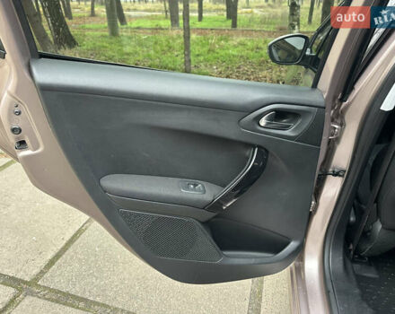 Красный Пежо 208, объемом двигателя 1.6 л и пробегом 232 тыс. км за 7999 $, фото 16 на Automoto.ua