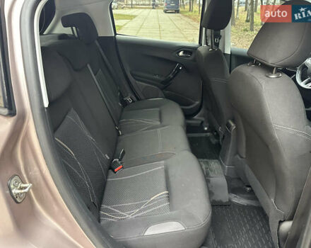 Красный Пежо 208, объемом двигателя 1.6 л и пробегом 232 тыс. км за 7999 $, фото 21 на Automoto.ua