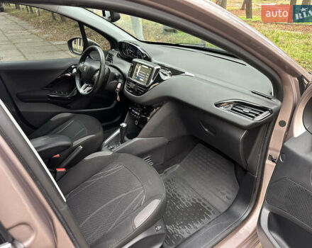 Красный Пежо 208, объемом двигателя 1.6 л и пробегом 232 тыс. км за 7999 $, фото 23 на Automoto.ua