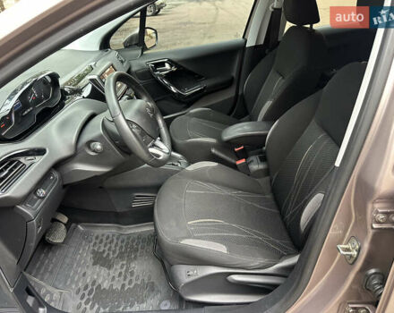 Красный Пежо 208, объемом двигателя 1.6 л и пробегом 232 тыс. км за 7999 $, фото 15 на Automoto.ua