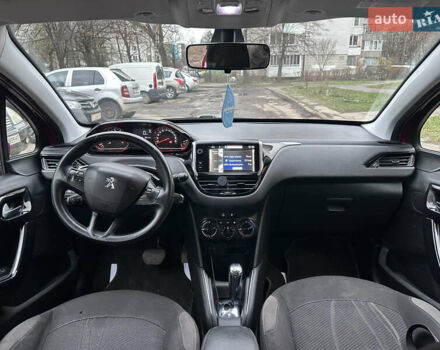 Красный Пежо 208, объемом двигателя 1.2 л и пробегом 177 тыс. км за 5500 $, фото 12 на Automoto.ua