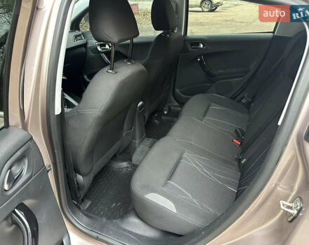 Красный Пежо 208, объемом двигателя 1.6 л и пробегом 232 тыс. км за 7999 $, фото 17 на Automoto.ua