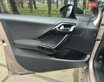 Красный Пежо 208, объемом двигателя 1.6 л и пробегом 232 тыс. км за 7999 $, фото 13 на Automoto.ua