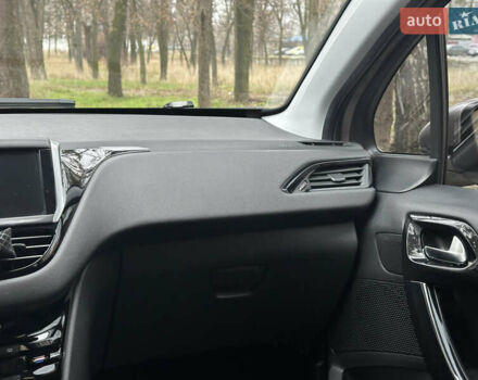 Красный Пежо 208, объемом двигателя 1.6 л и пробегом 232 тыс. км за 7999 $, фото 28 на Automoto.ua