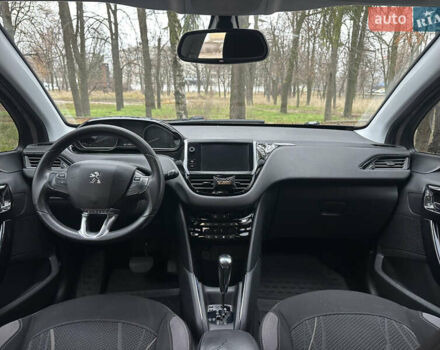 Красный Пежо 208, объемом двигателя 1.6 л и пробегом 232 тыс. км за 7999 $, фото 25 на Automoto.ua