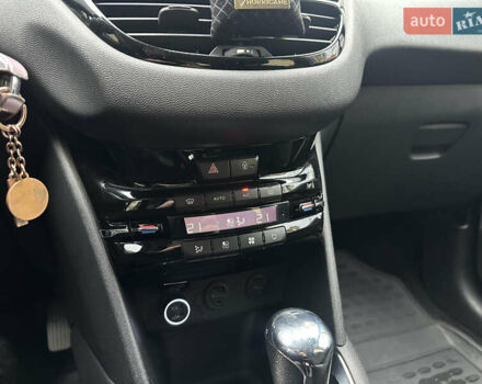 Красный Пежо 208, объемом двигателя 1.6 л и пробегом 232 тыс. км за 7999 $, фото 31 на Automoto.ua