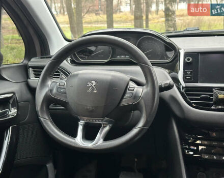 Красный Пежо 208, объемом двигателя 1.6 л и пробегом 232 тыс. км за 7999 $, фото 26 на Automoto.ua