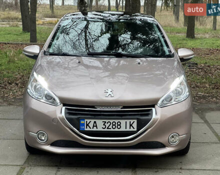 Красный Пежо 208, объемом двигателя 1.6 л и пробегом 232 тыс. км за 7999 $, фото 3 на Automoto.ua