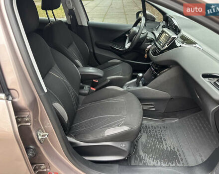 Красный Пежо 208, объемом двигателя 1.6 л и пробегом 232 тыс. км за 7999 $, фото 24 на Automoto.ua