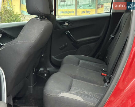 Красный Пежо 208, объемом двигателя 1.2 л и пробегом 177 тыс. км за 5500 $, фото 9 на Automoto.ua
