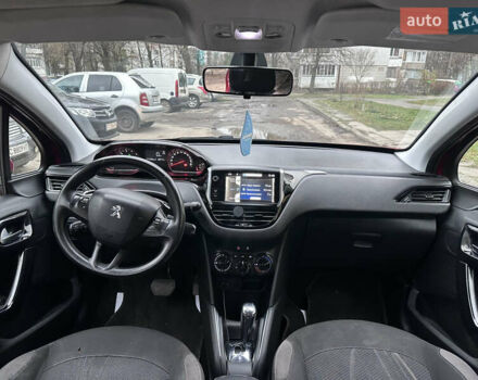 Красный Пежо 208, объемом двигателя 1.2 л и пробегом 177 тыс. км за 5350 $, фото 6 на Automoto.ua