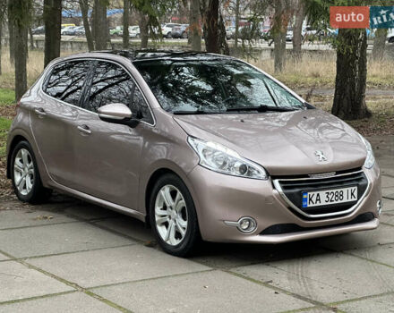 Красный Пежо 208, объемом двигателя 1.6 л и пробегом 232 тыс. км за 7999 $, фото 2 на Automoto.ua