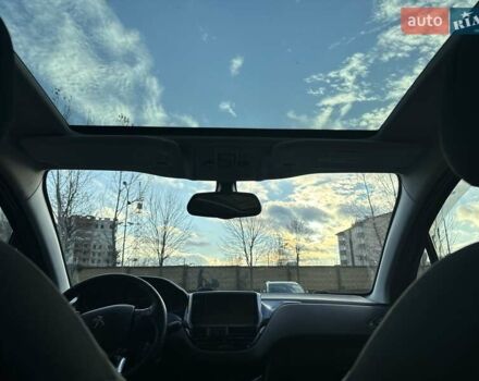 Красный Пежо 208, объемом двигателя 1.2 л и пробегом 165 тыс. км за 8500 $, фото 10 на Automoto.ua