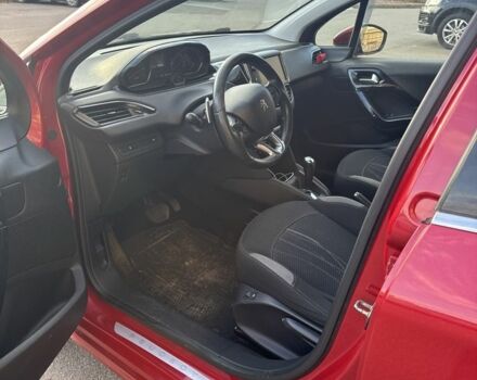 Красный Пежо 208, объемом двигателя 1.2 л и пробегом 165 тыс. км за 8500 $, фото 4 на Automoto.ua